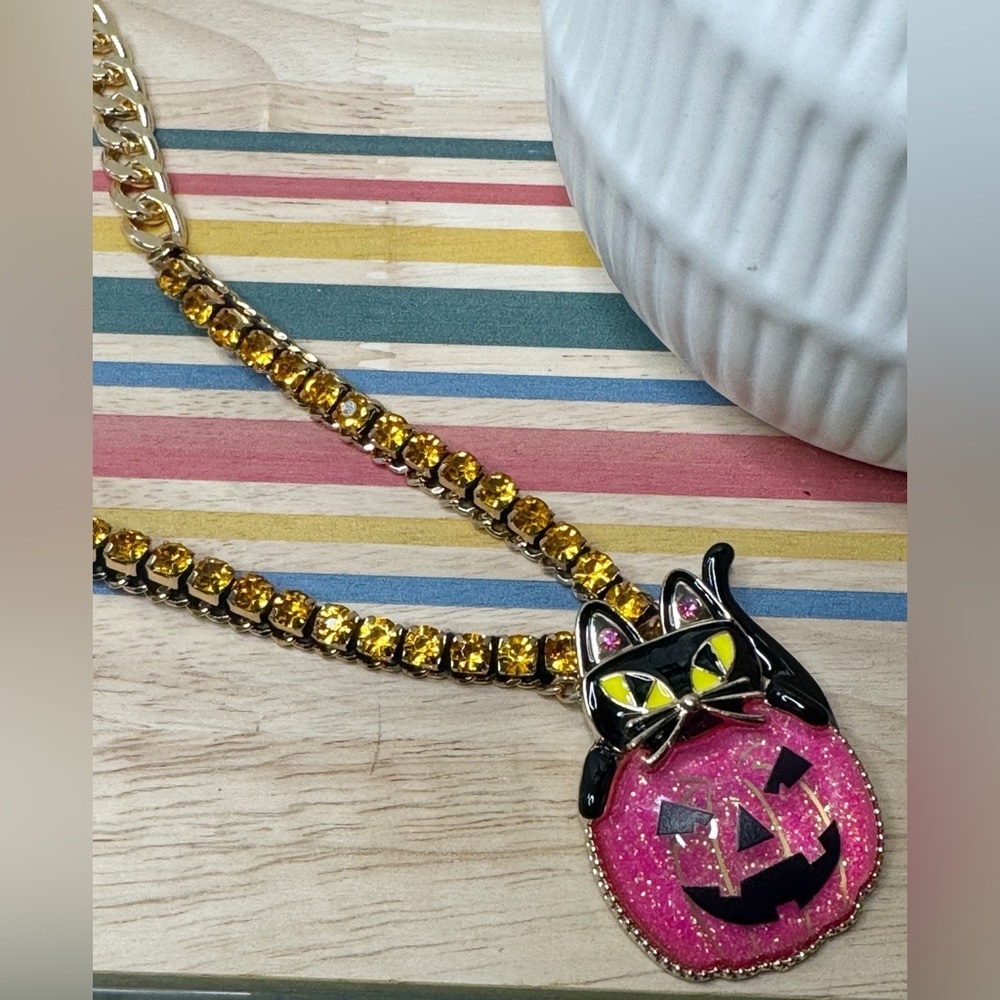 Betsey Johnson Cat in Pumpkin Necklace NWT Halloween Statement Jewelry Pendant - Picture 3 of 6